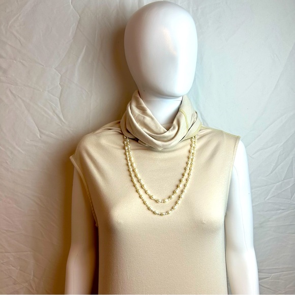 Vintage faux pearl double strand necklace. Please see photos for details. - Picture 3 of 5